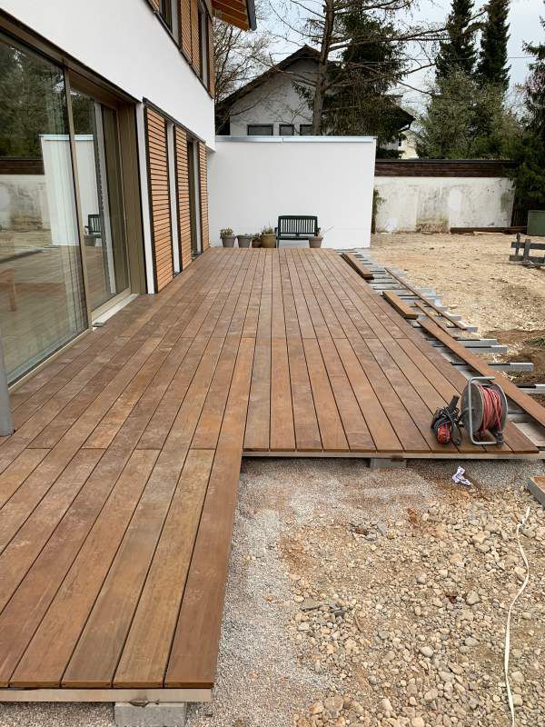 Holzterrasse in Arbeit
